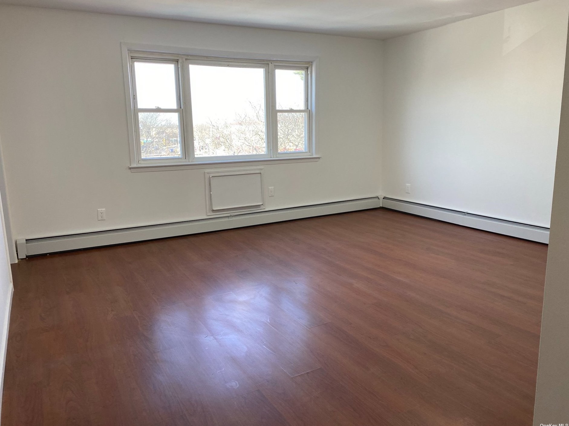 43-05 201st St #3rd Fl, Flushing, NY 11361