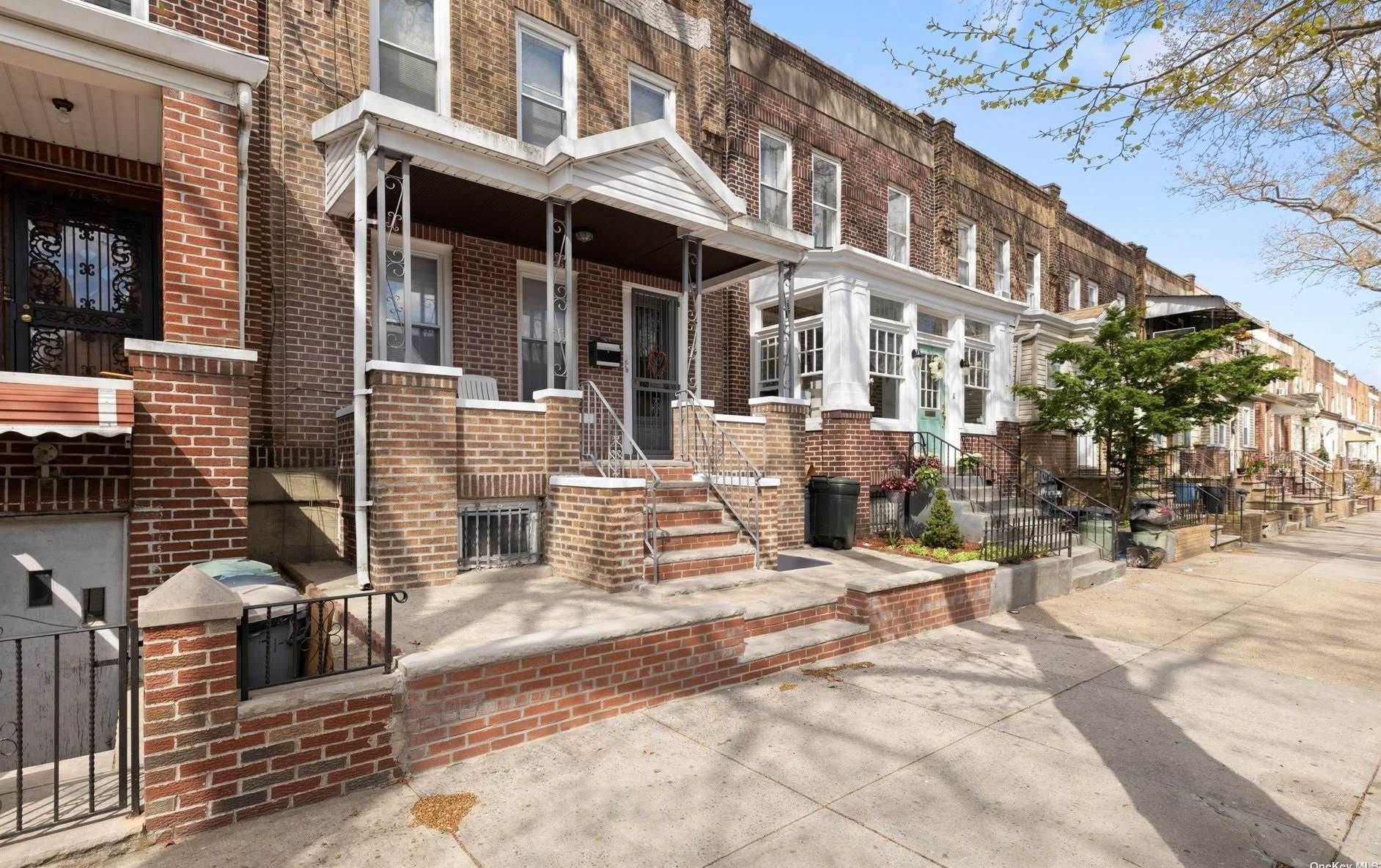 71-52 68th St, Flushing, NY 11385-1239