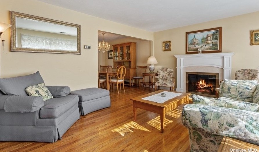 104 Tanners Pond Rd, Garden City, NY 11530