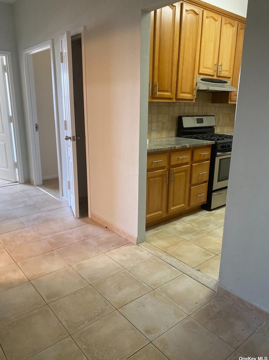 38 Knightsbridge Rd #1a, Great Neck, NY 11021