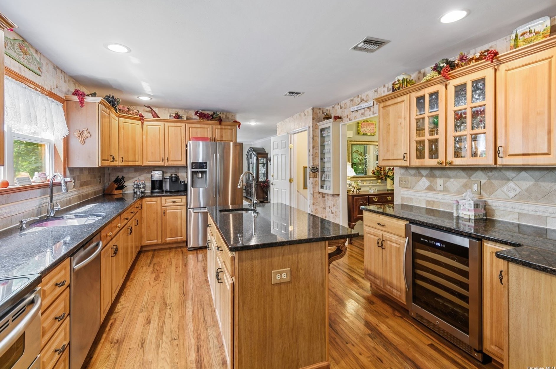 400 Ole Jule Ln, Mattituck NY  11952-2104 exterior