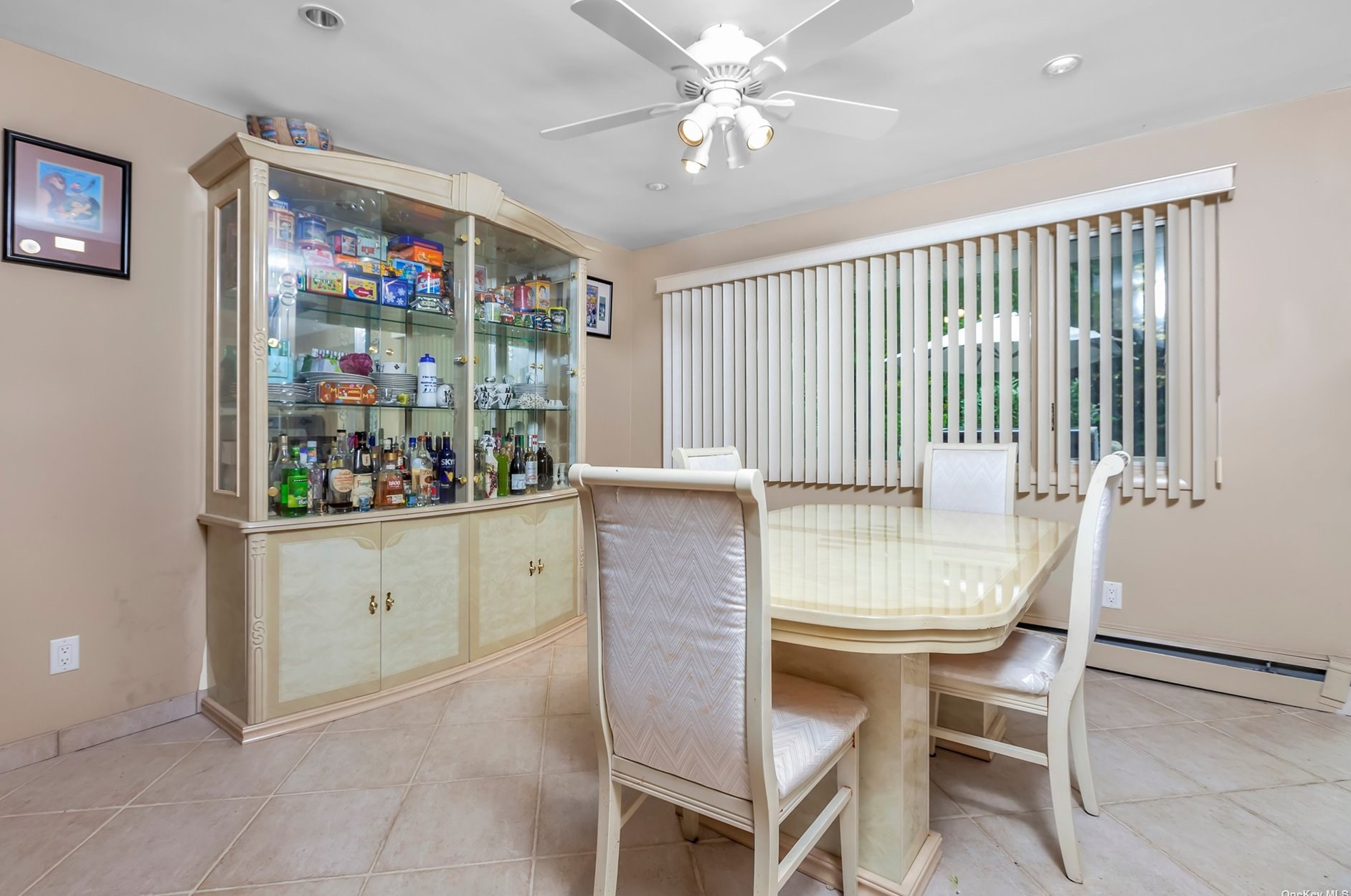 10 Swan Ct, Hunt NY  11743-6523 exterior