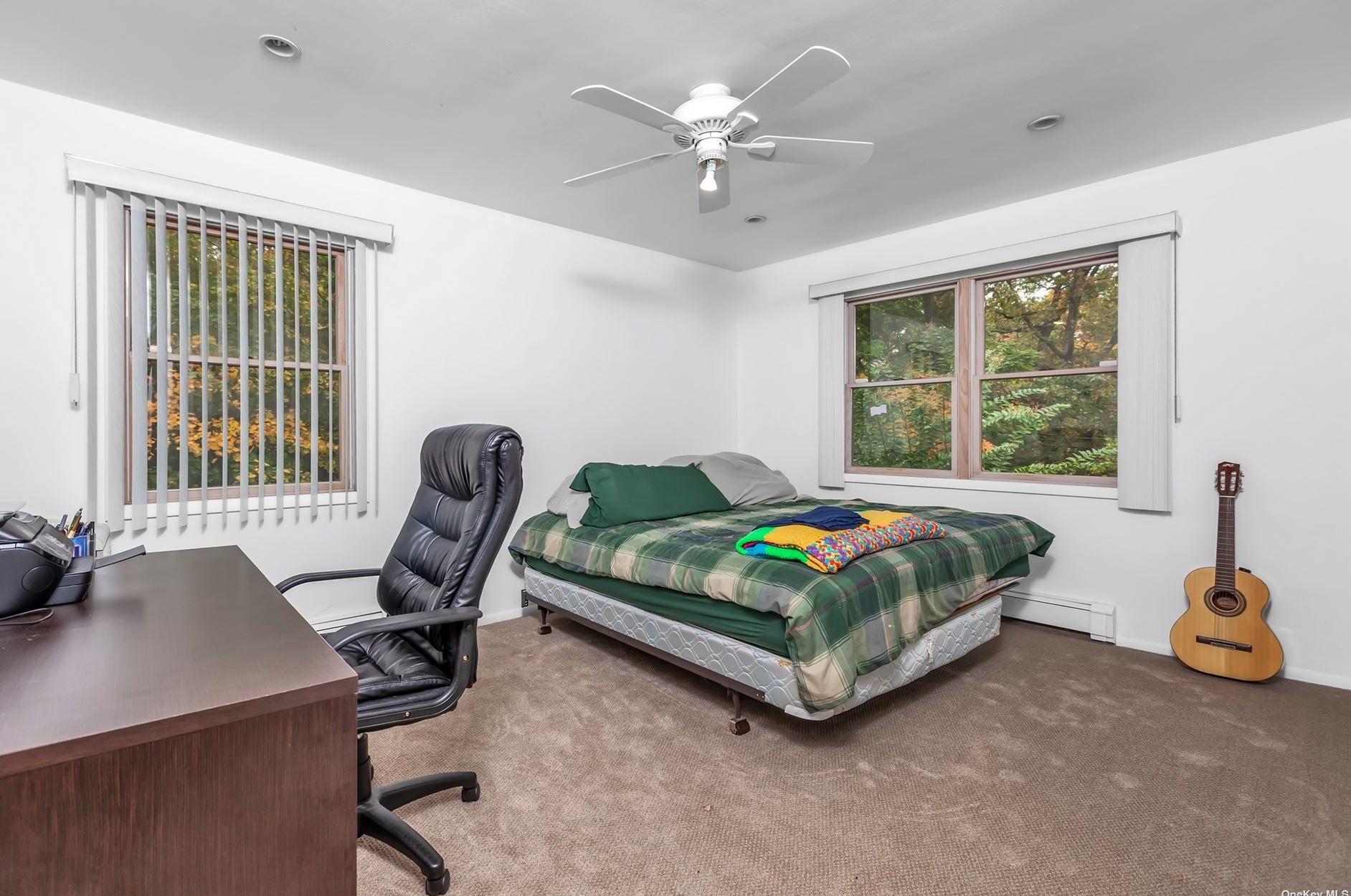 10 Swan Ct, Hunt NY  11743-6523 exterior