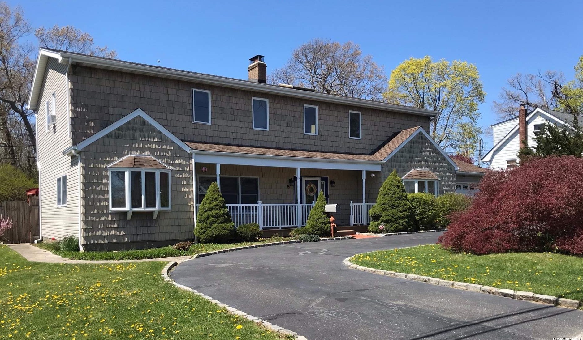 8 Laurel Rd, Hauppauge, NY 11779-4534