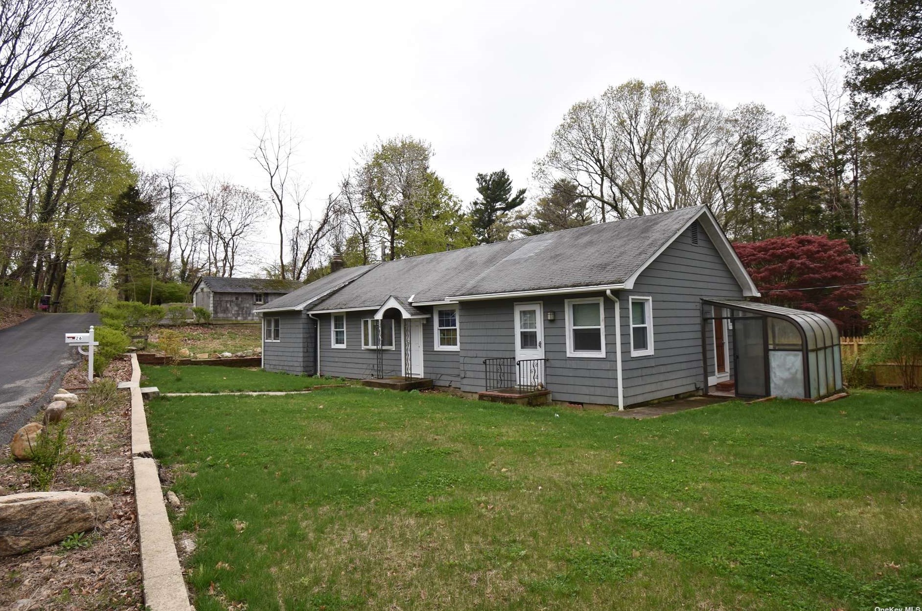 26 Cedar Dr, Stonybrook, NY 11790-2110