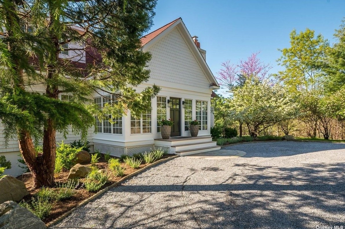 1129 Old Sag Harbor Rd, Watermill, NY 11976