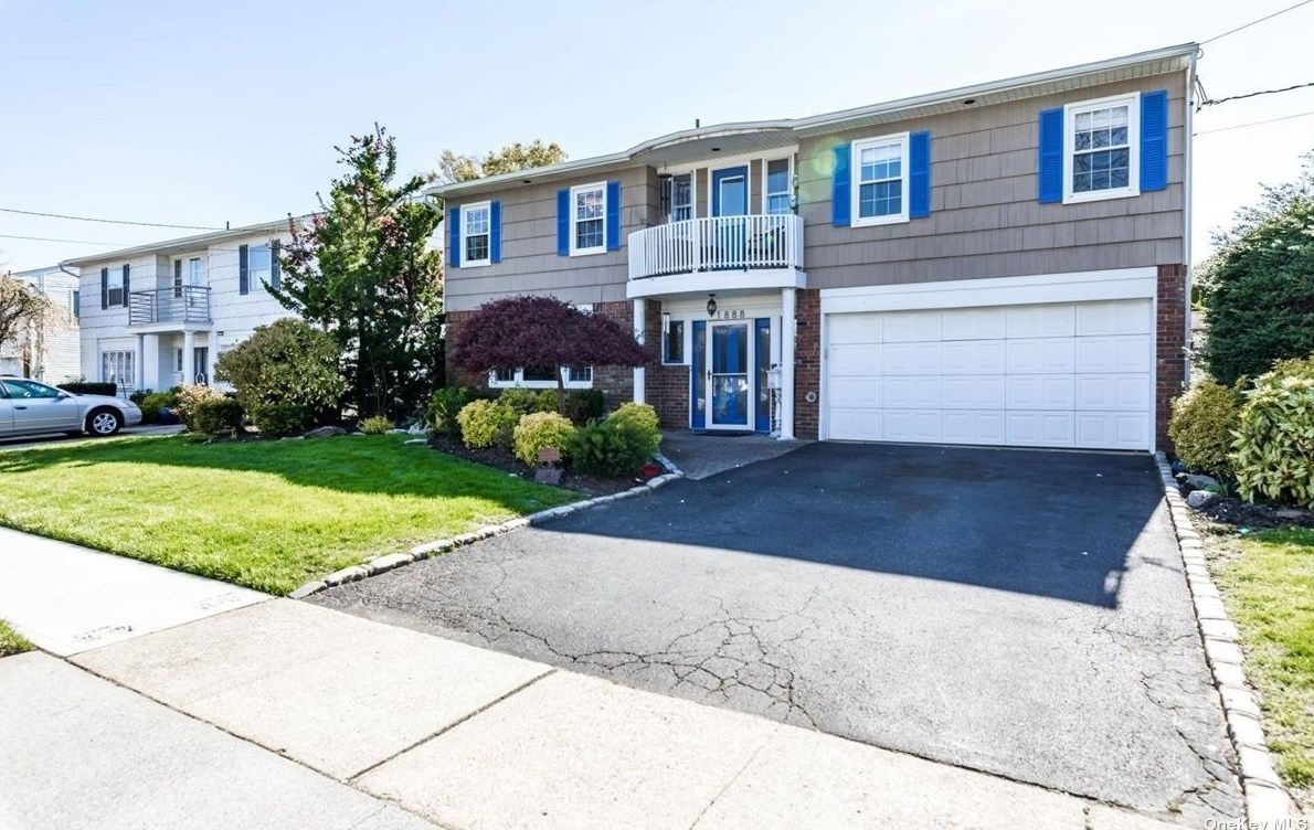 1888 Stanley Dr, North Merrick, NY 11566-5116