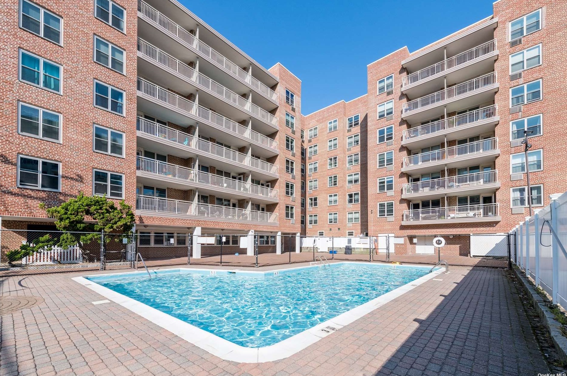 410 E Broadway #6u, East Atlantic Beach, NY 11561