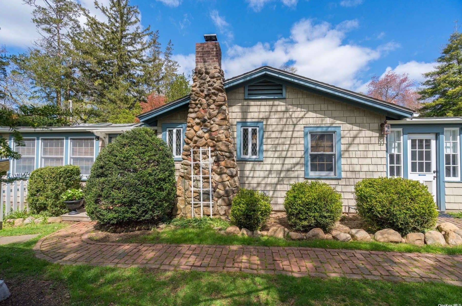 19 Nathan Pl, Huntington Station, NY 11746