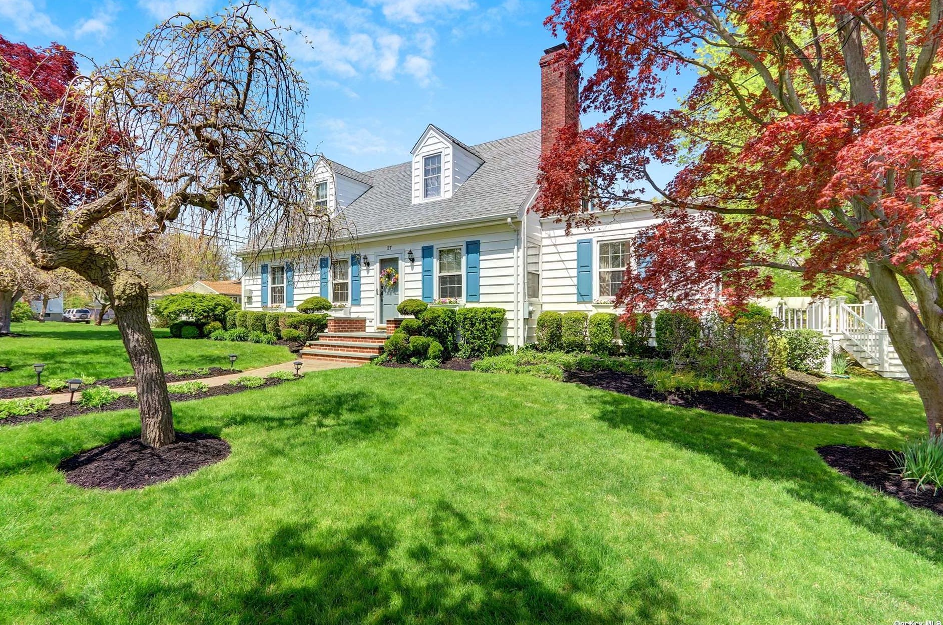 27 West St, Northport, NY 11768