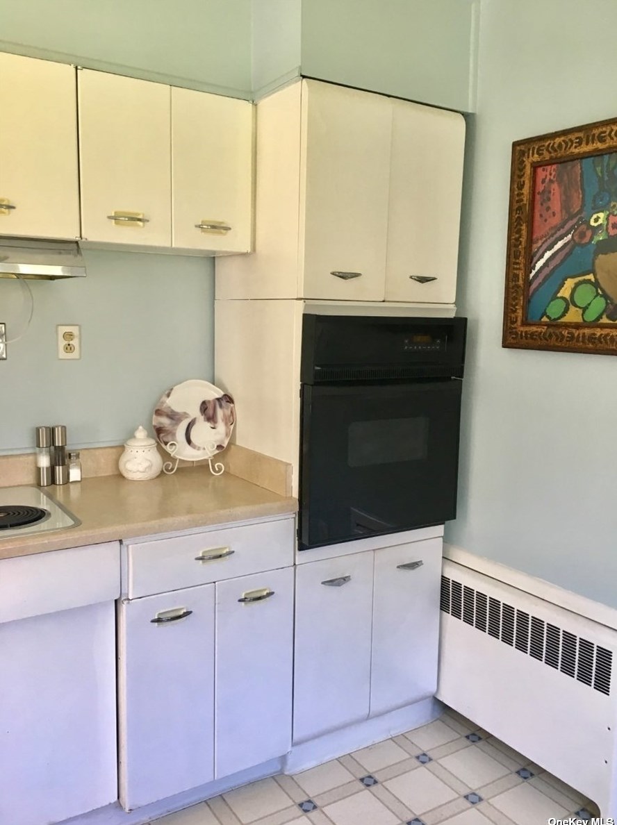 27 Dunlop Rd, Hunt NY 11743-3932 exterior