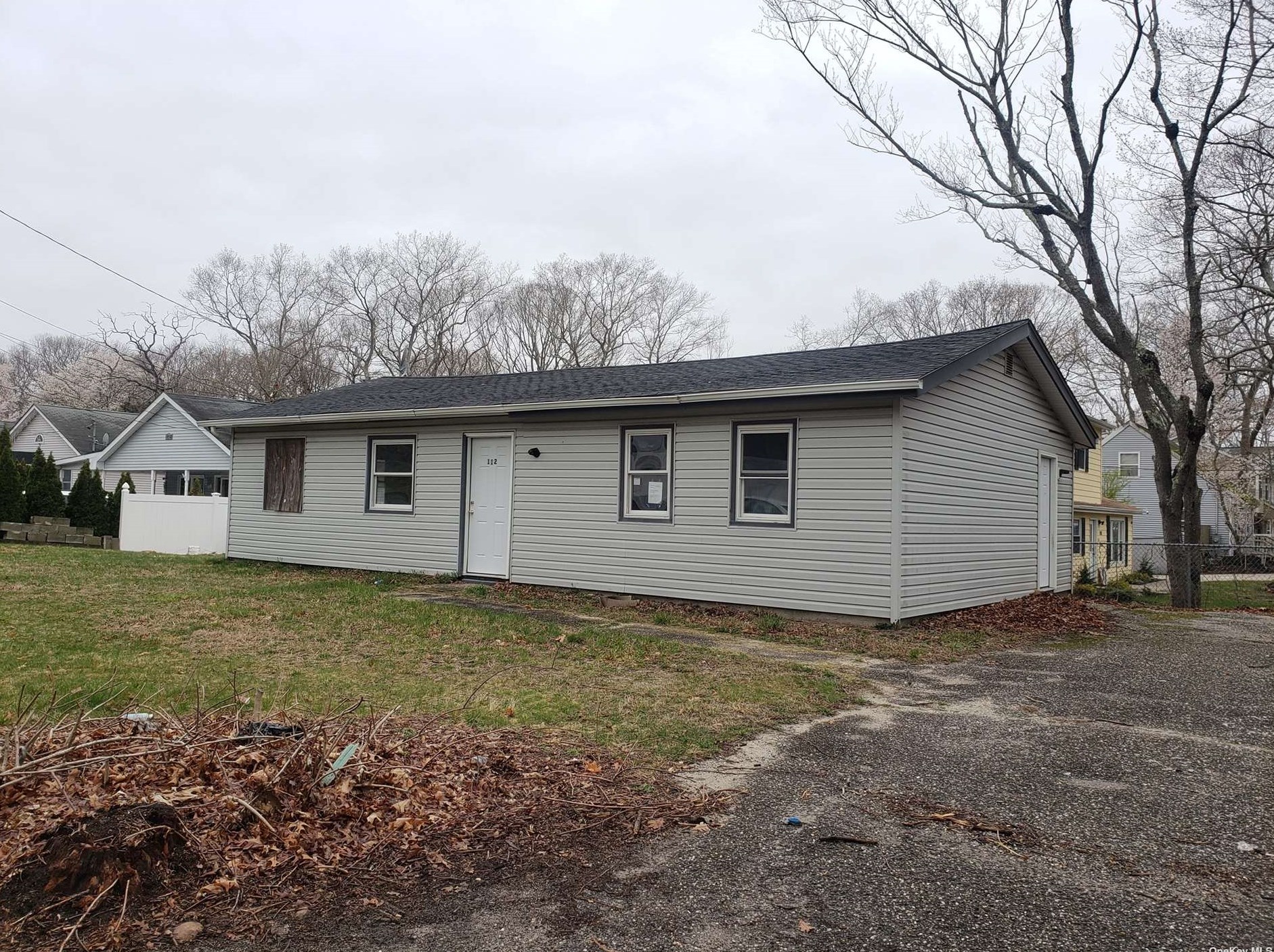 112 Gray Ave, Gordon Heights, NY 11763
