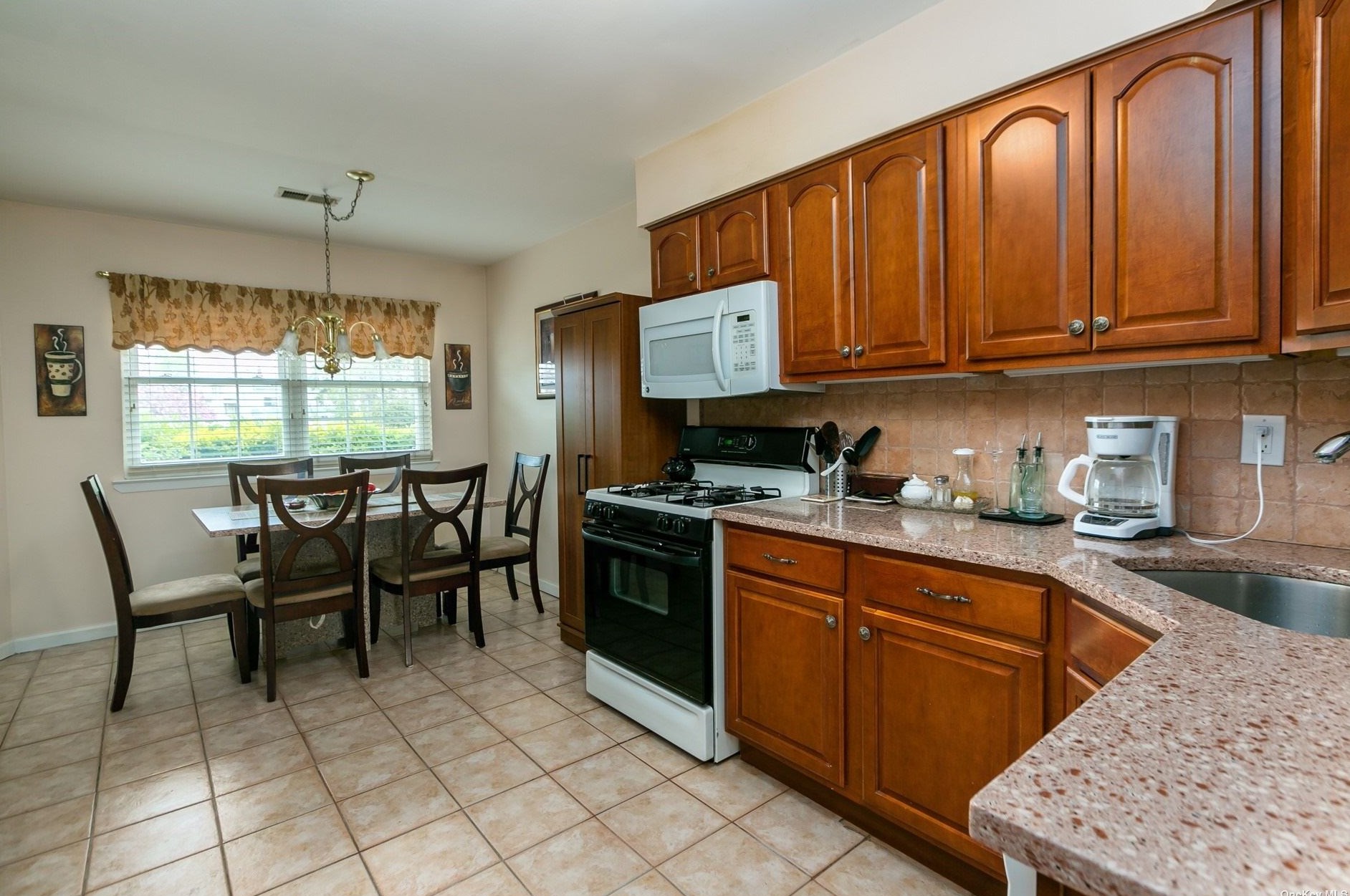 35 Provenzano St #35, Far Rockaway, NY 11096