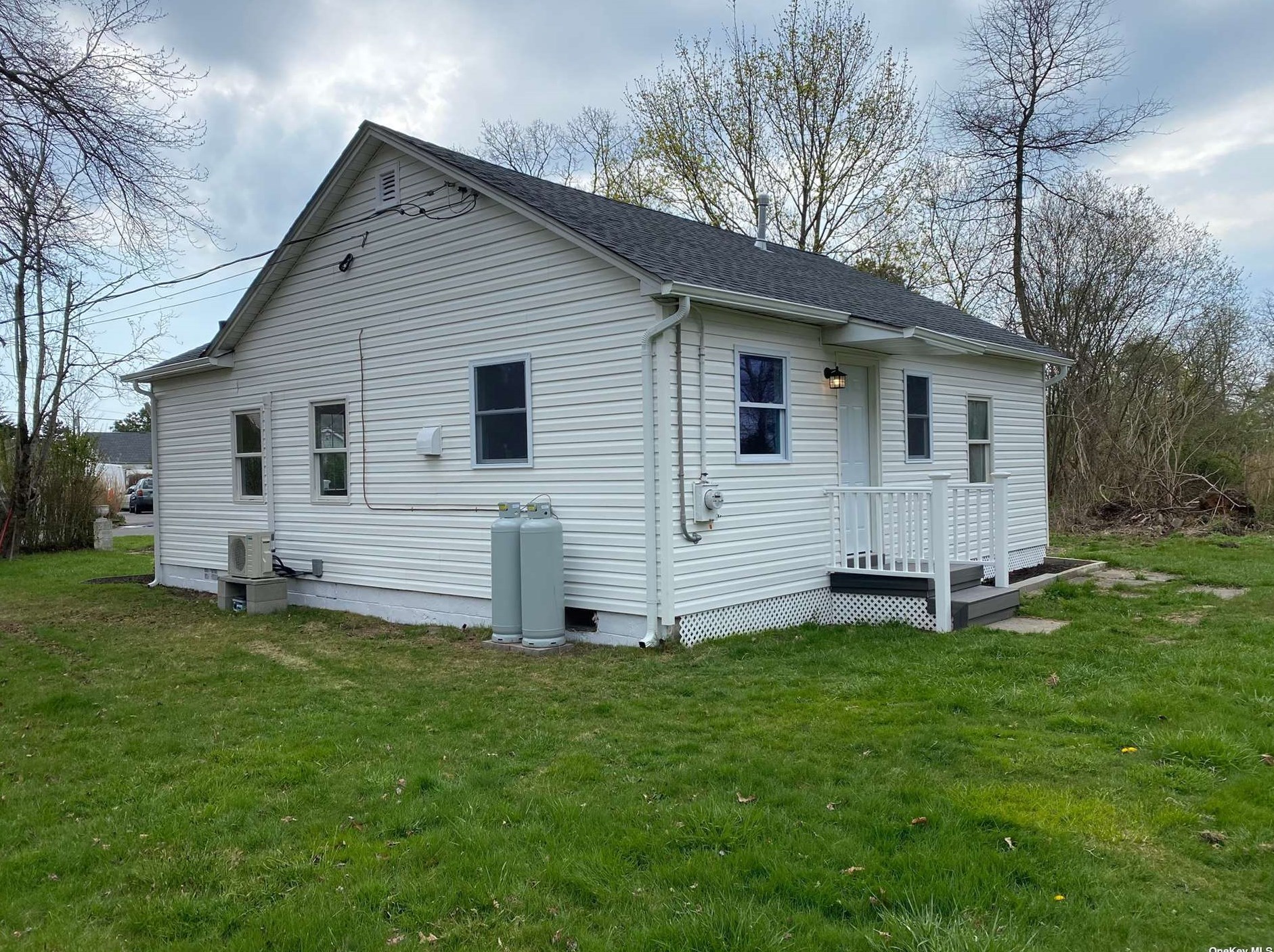 10 Hampton Rd, Smith Point, NY 11967