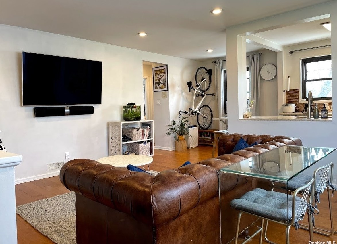 136-29 68th Dr, Flushing, NY 11367-3423