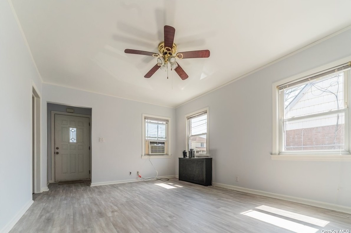 1069 N 6th St, New Hyde Park, NY 11040