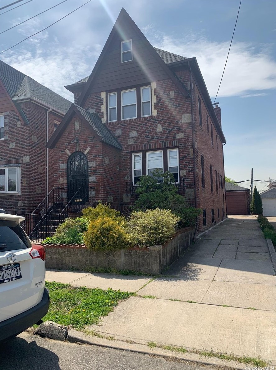 32-28 171st St, Flushing, NY 11358-1141