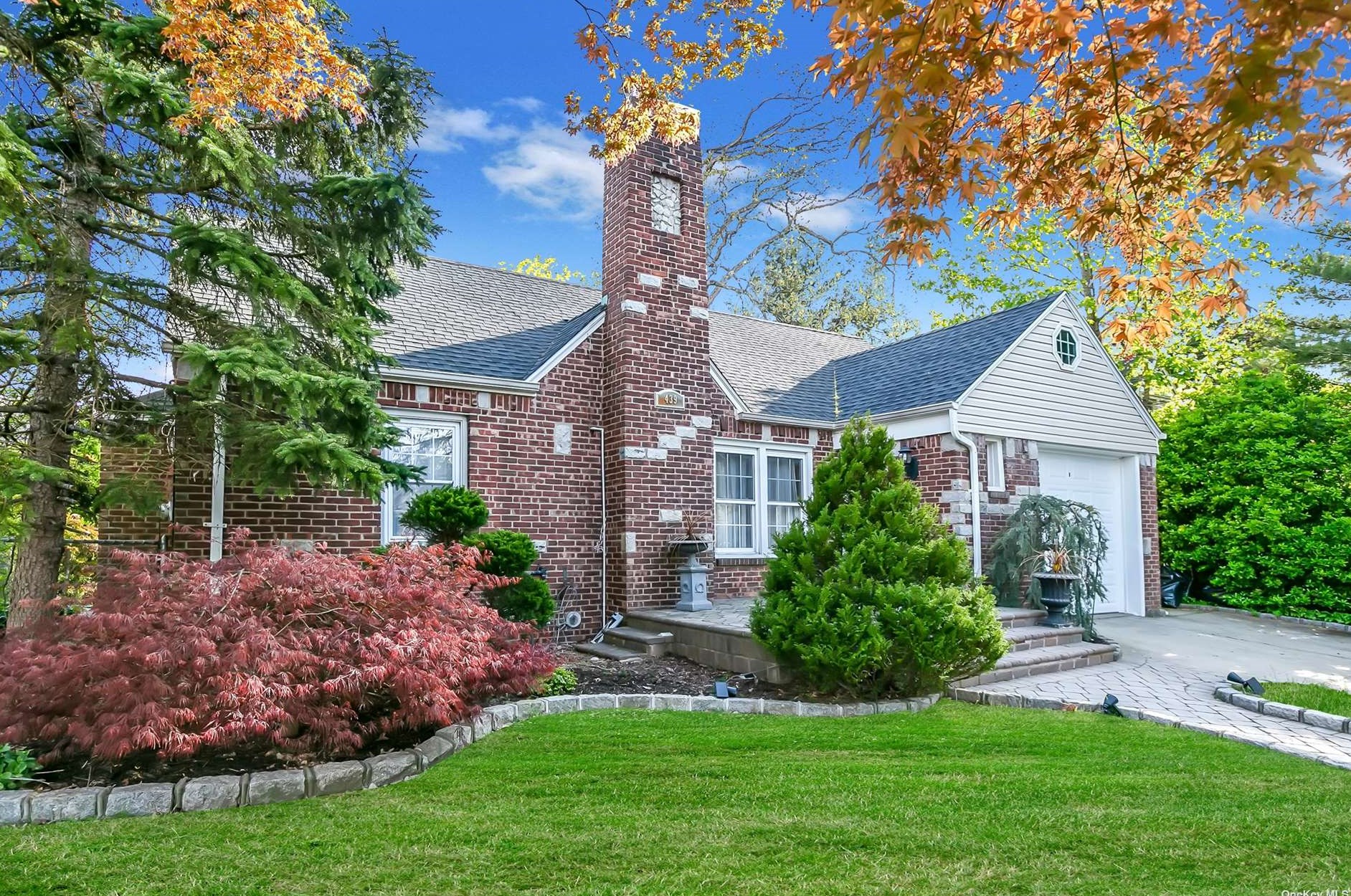 439 Wilson St, Hempstead, NY 11552-1936