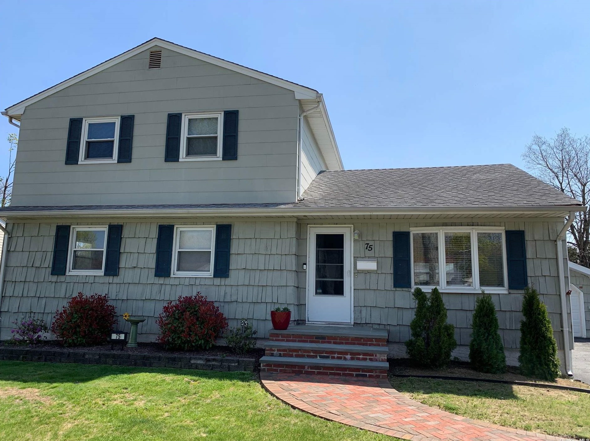 75 Tree Rd, South Setauket, NY 11720