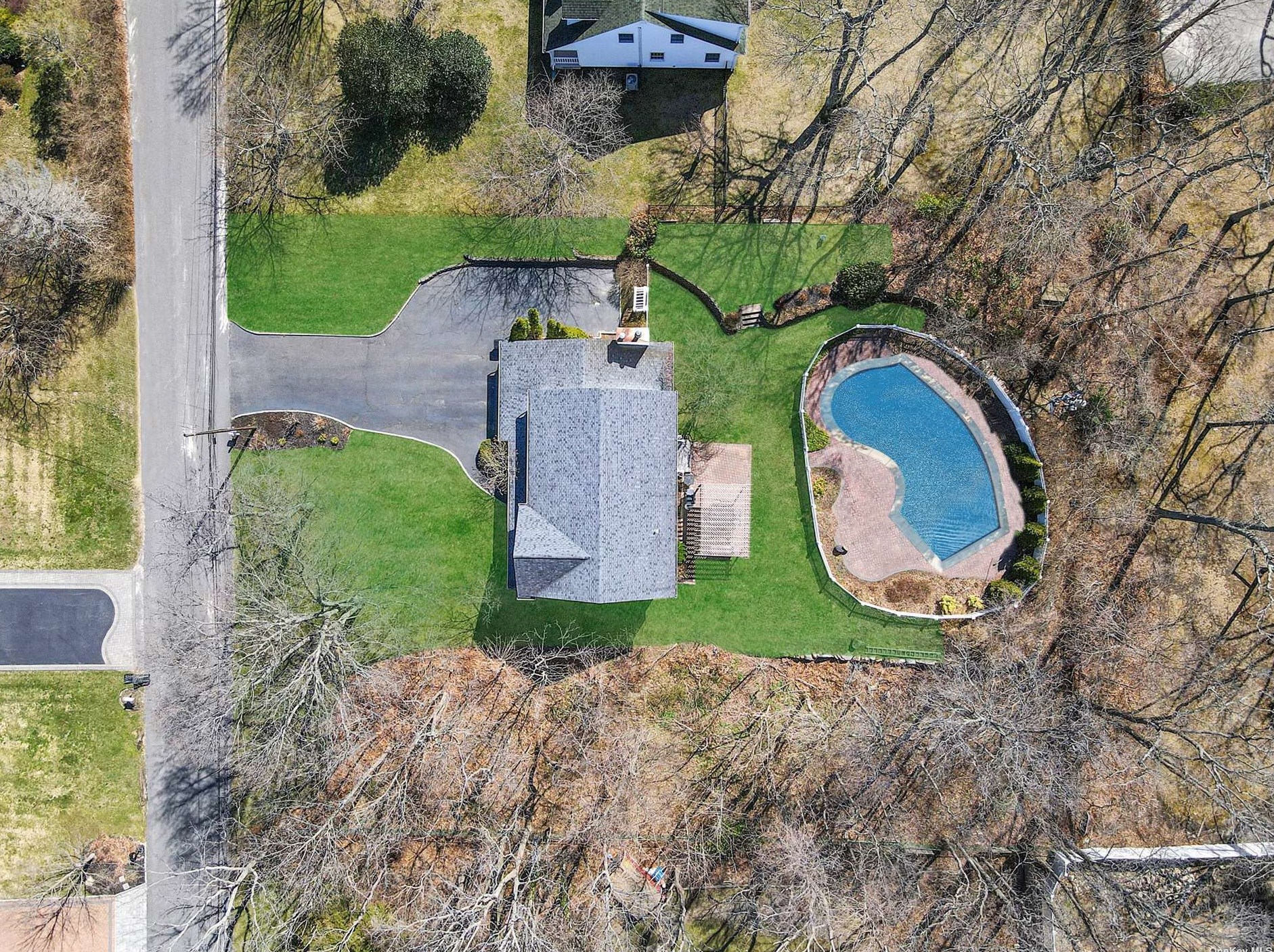 113 Hallock Ln, Rocky Point, NY 11778