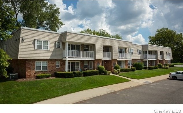 100 Westwood Dr #45-80, Westbury, NY 11590