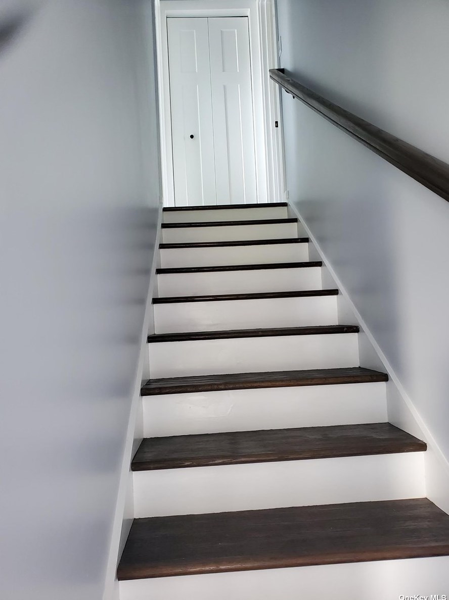 127 Trafalgar Dr, Smith Point NY  11967-4417 exterior