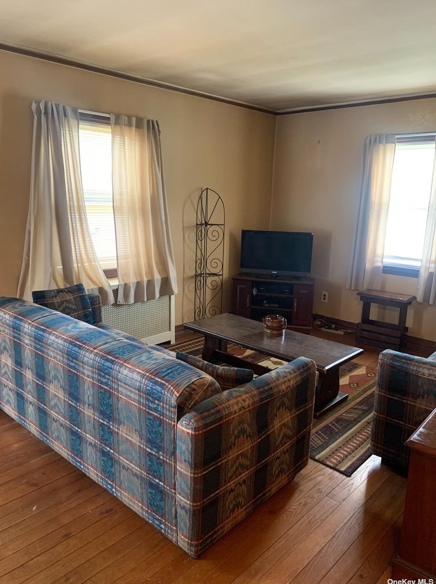 19 Lowell Ave, New Hyde Park, NY 11040