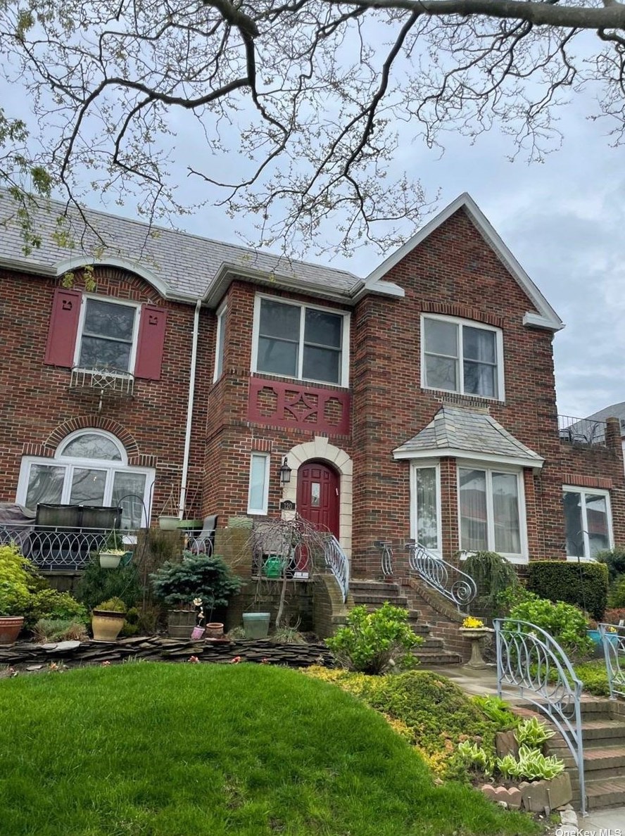 120 Walnut St, East Atlantic Beach NY  11561-3518 exterior