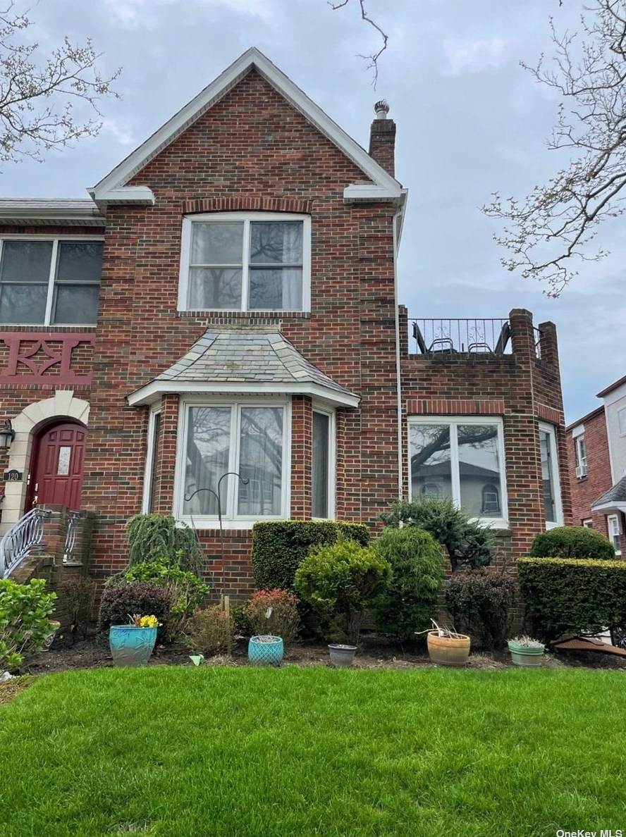 120 W Walnut St, East Atlantic Beach, NY 11561