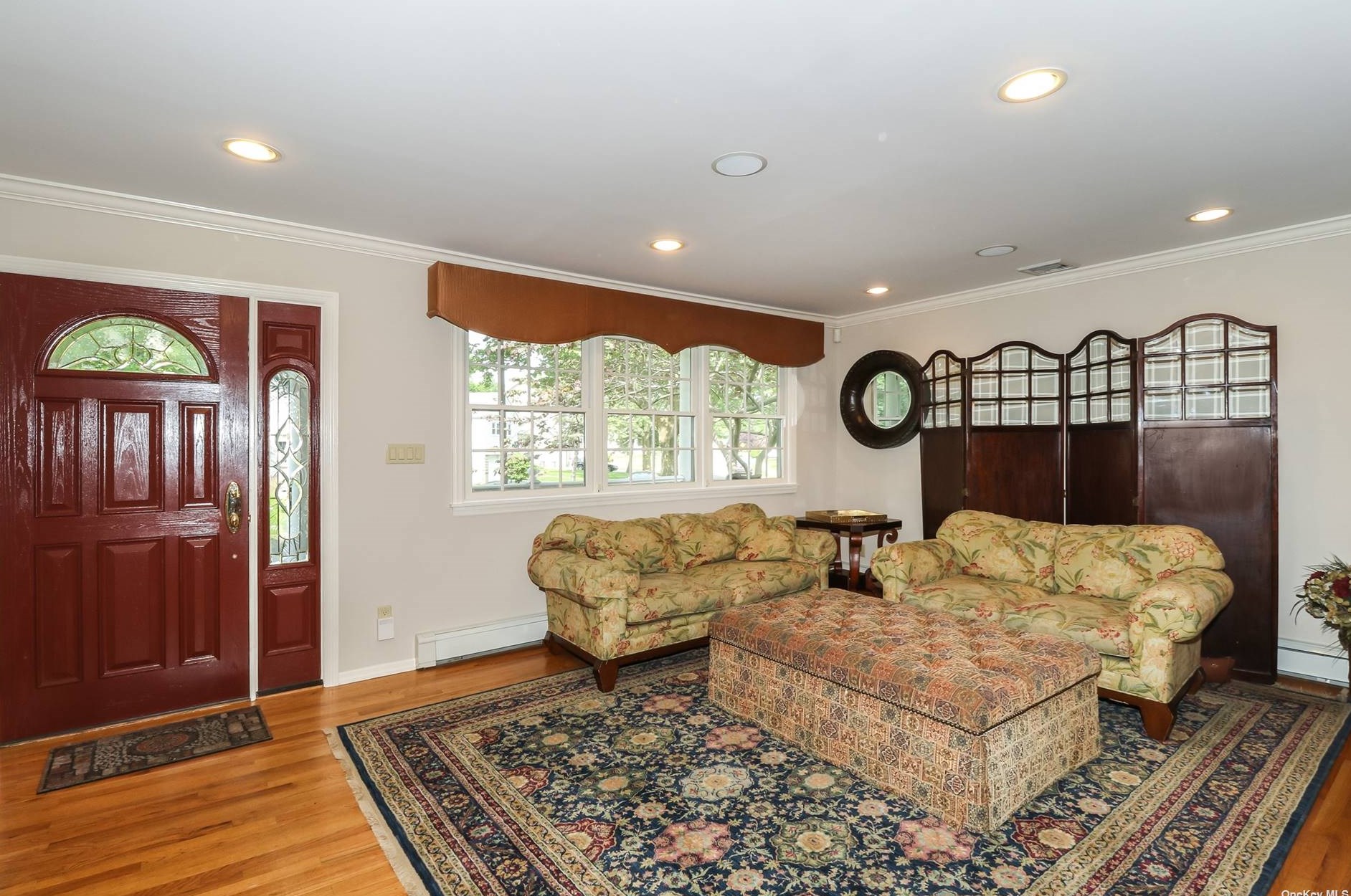 23 Ava Dr, Syosset, NY 11791-3708