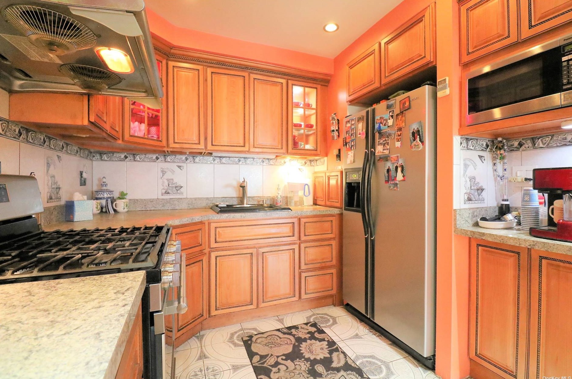 48-10 59th St, Flushing, NY 11377-2218