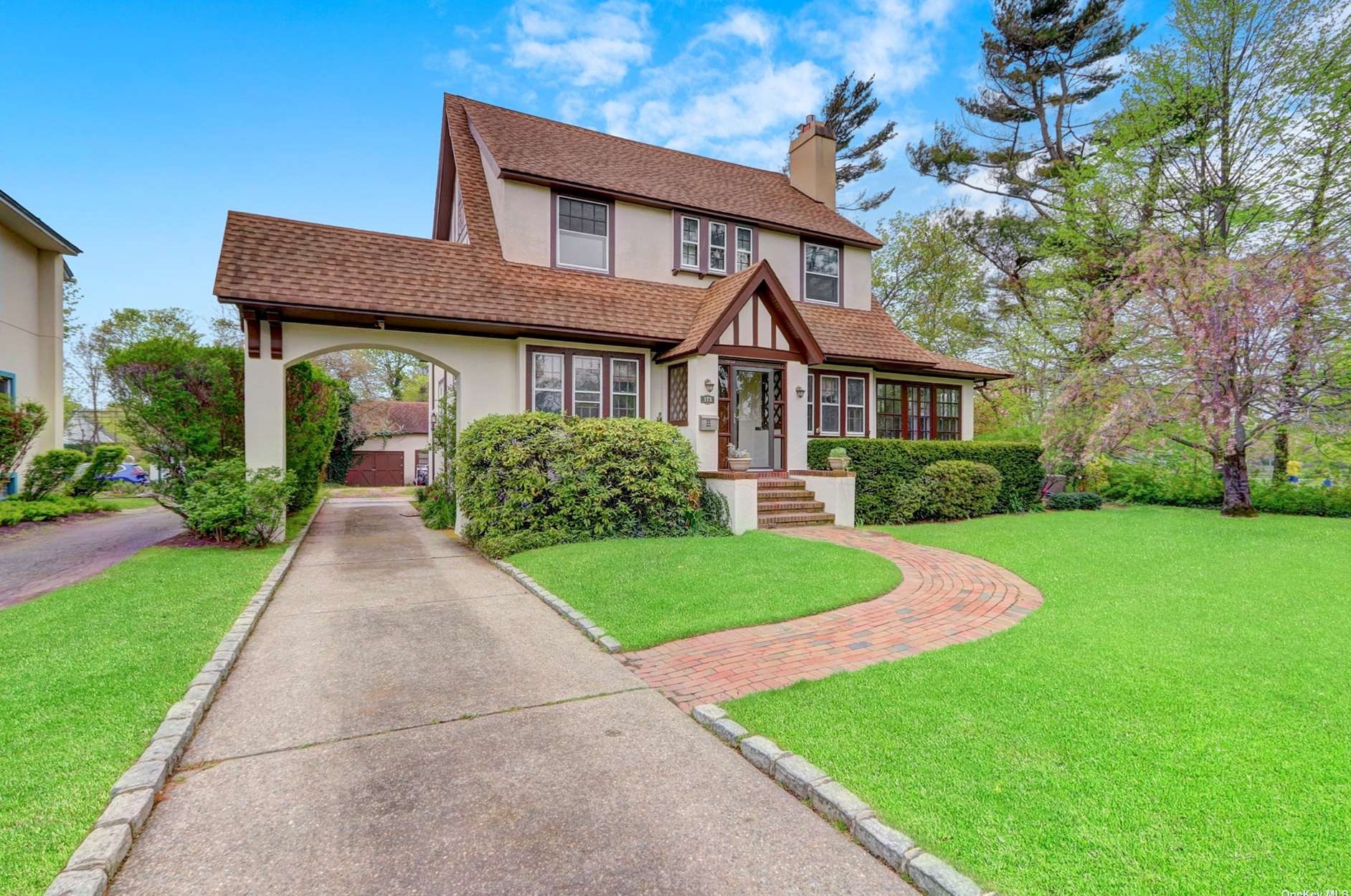 173 S Windsor Ave, Brightwaters, NY 11718