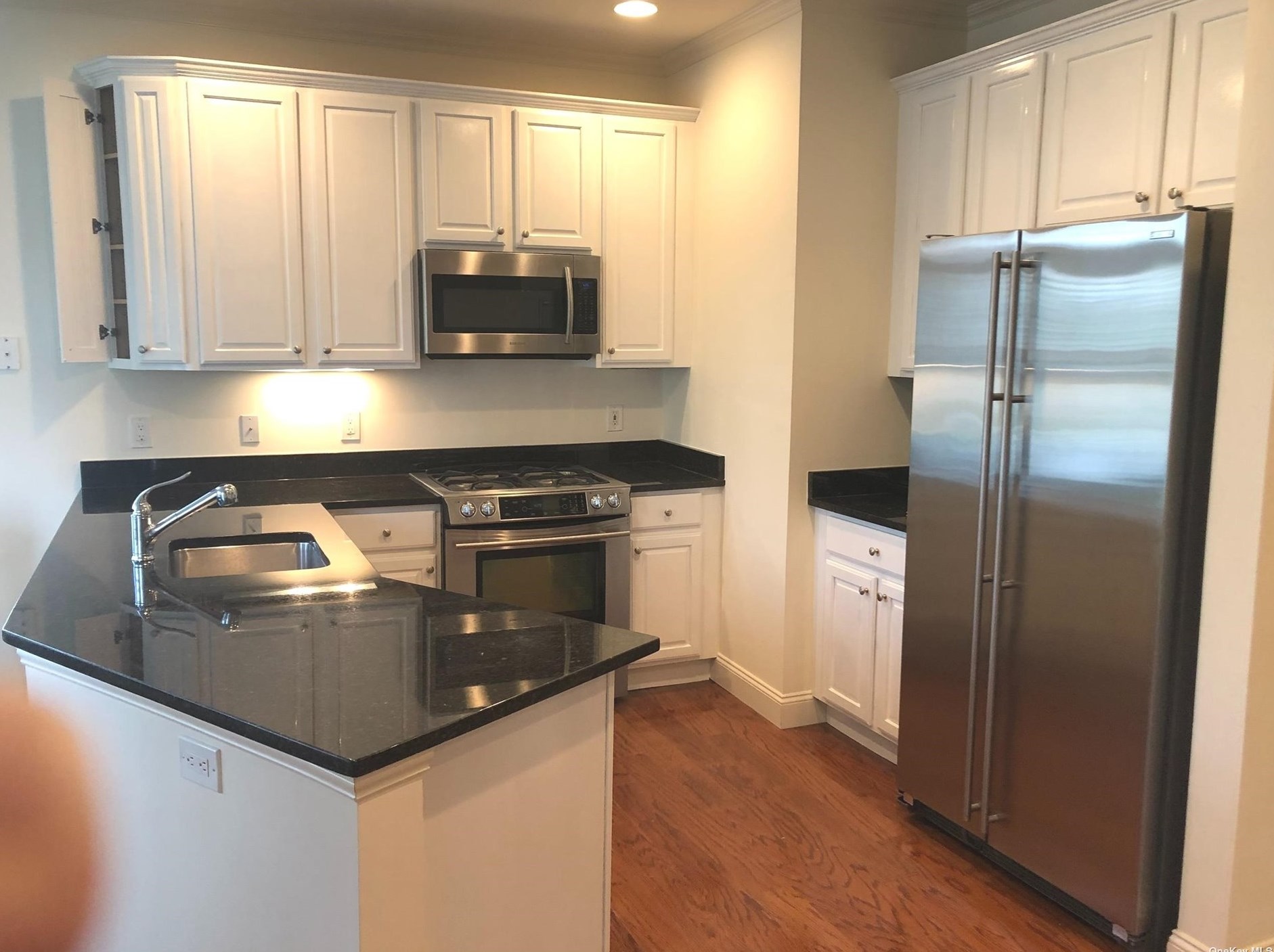 401 Pacing Way #4-101, Westbury, NY 11590