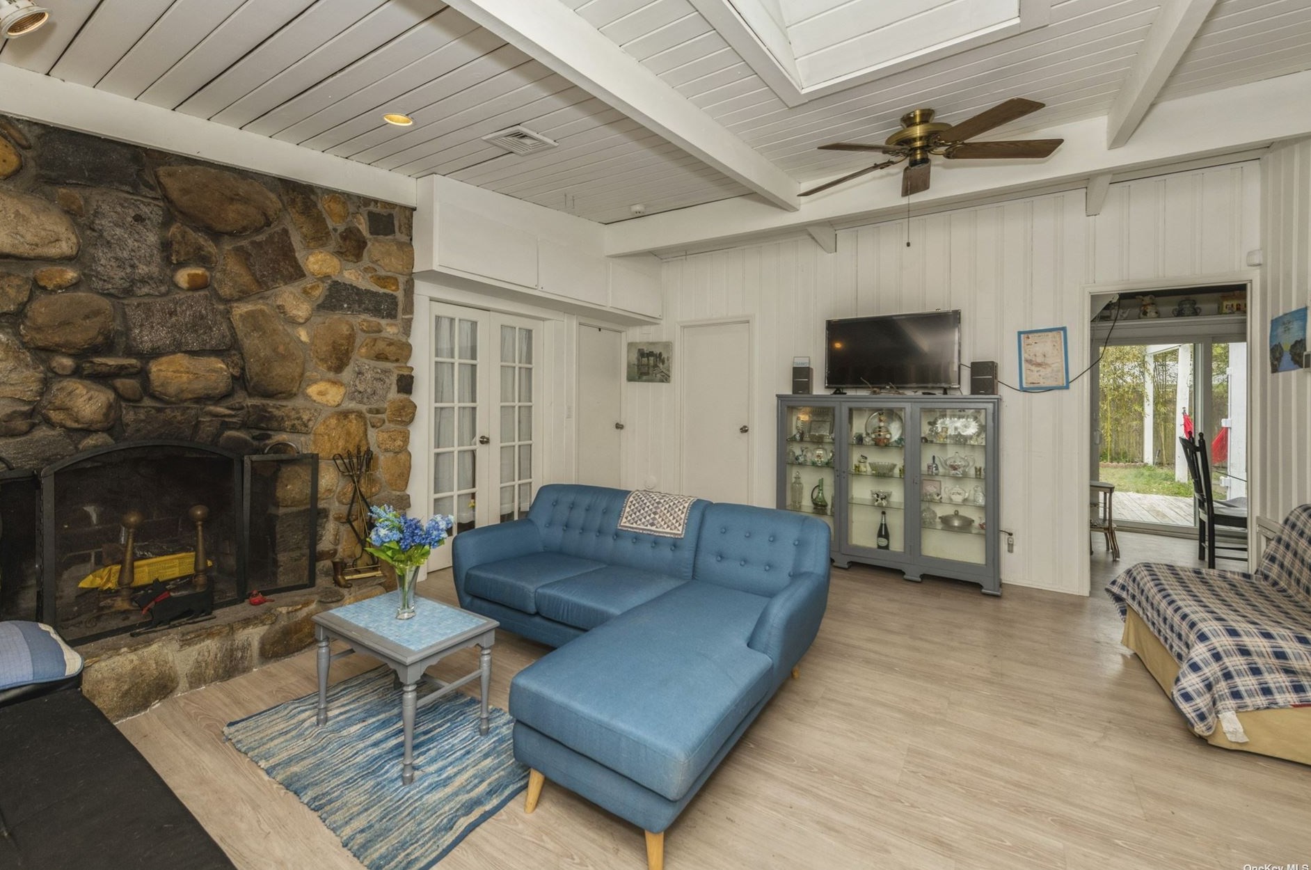 22 Washington Ave, Hampton Bays NY  11946-3037 exterior