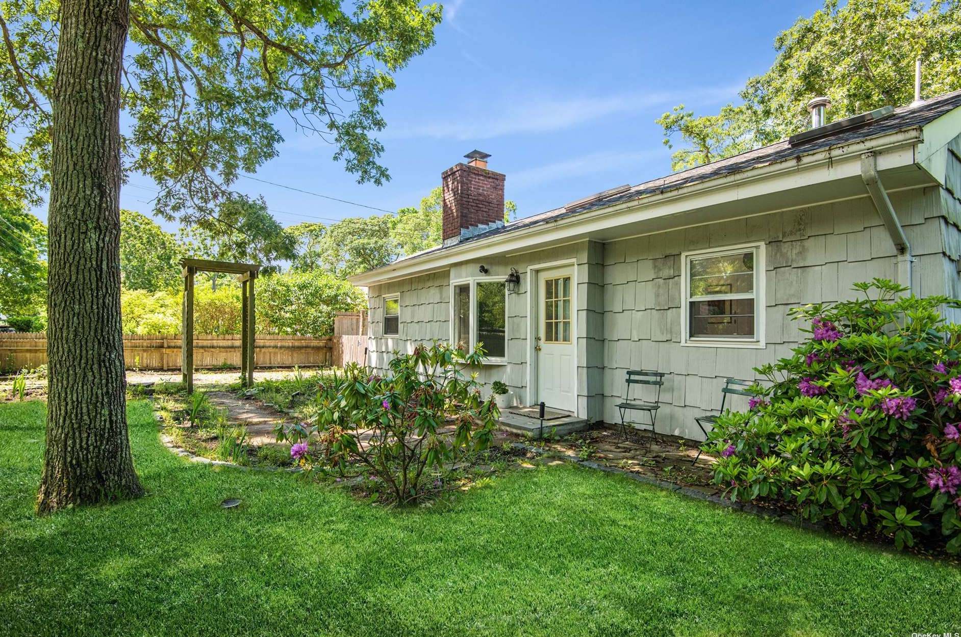 22 Washington Ave, Hampton Bays NY  11946-3037 exterior