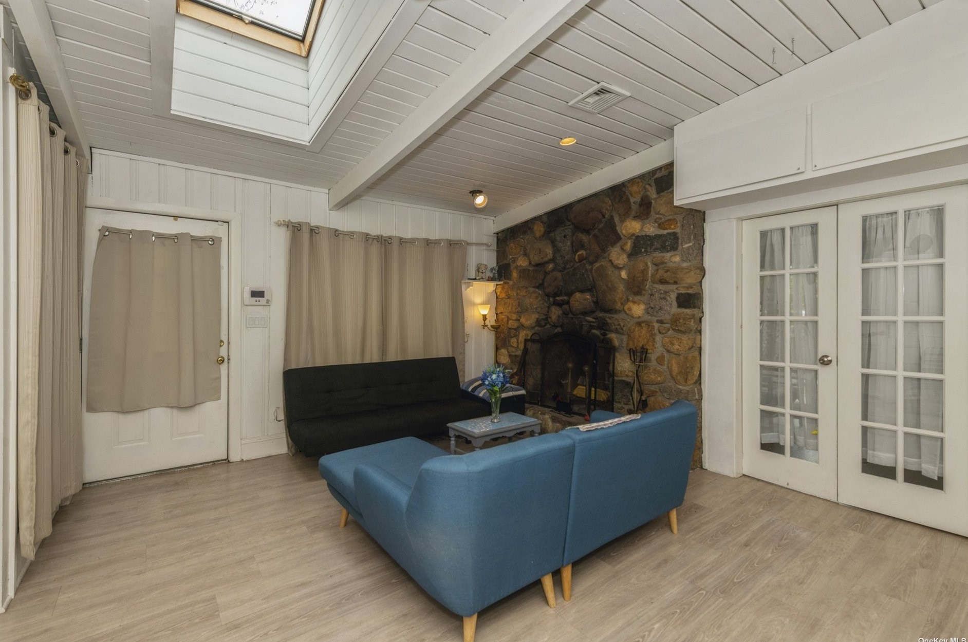 22 Washington Ave, Hampton Bays NY  11946-3037 exterior