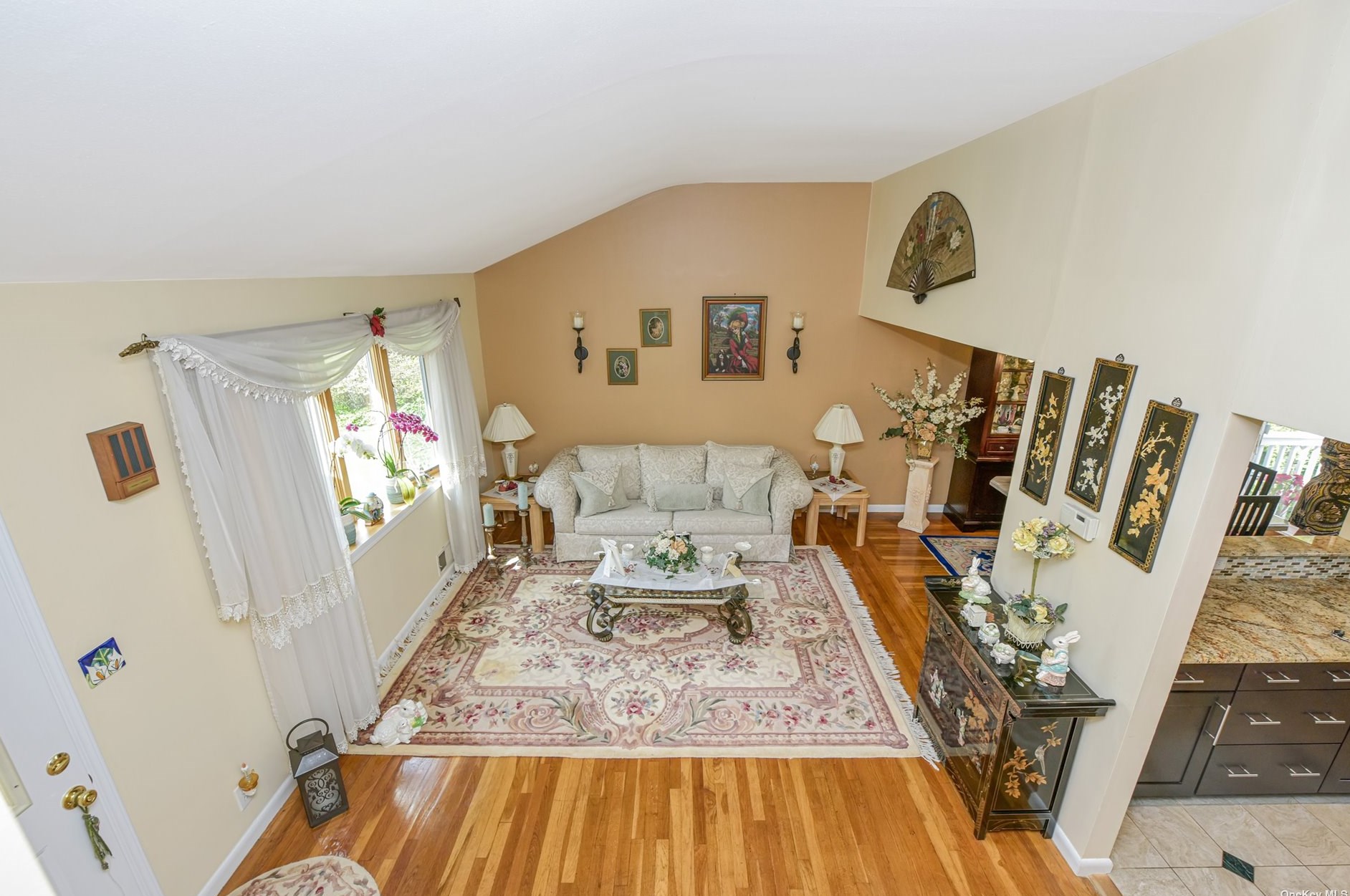 195 Sterling St, Prt Jefferson Station, NY 11776-2529