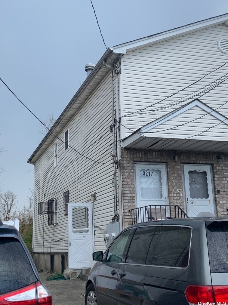 32-17 Healy Ave, Far Rockaway, NY 11691
