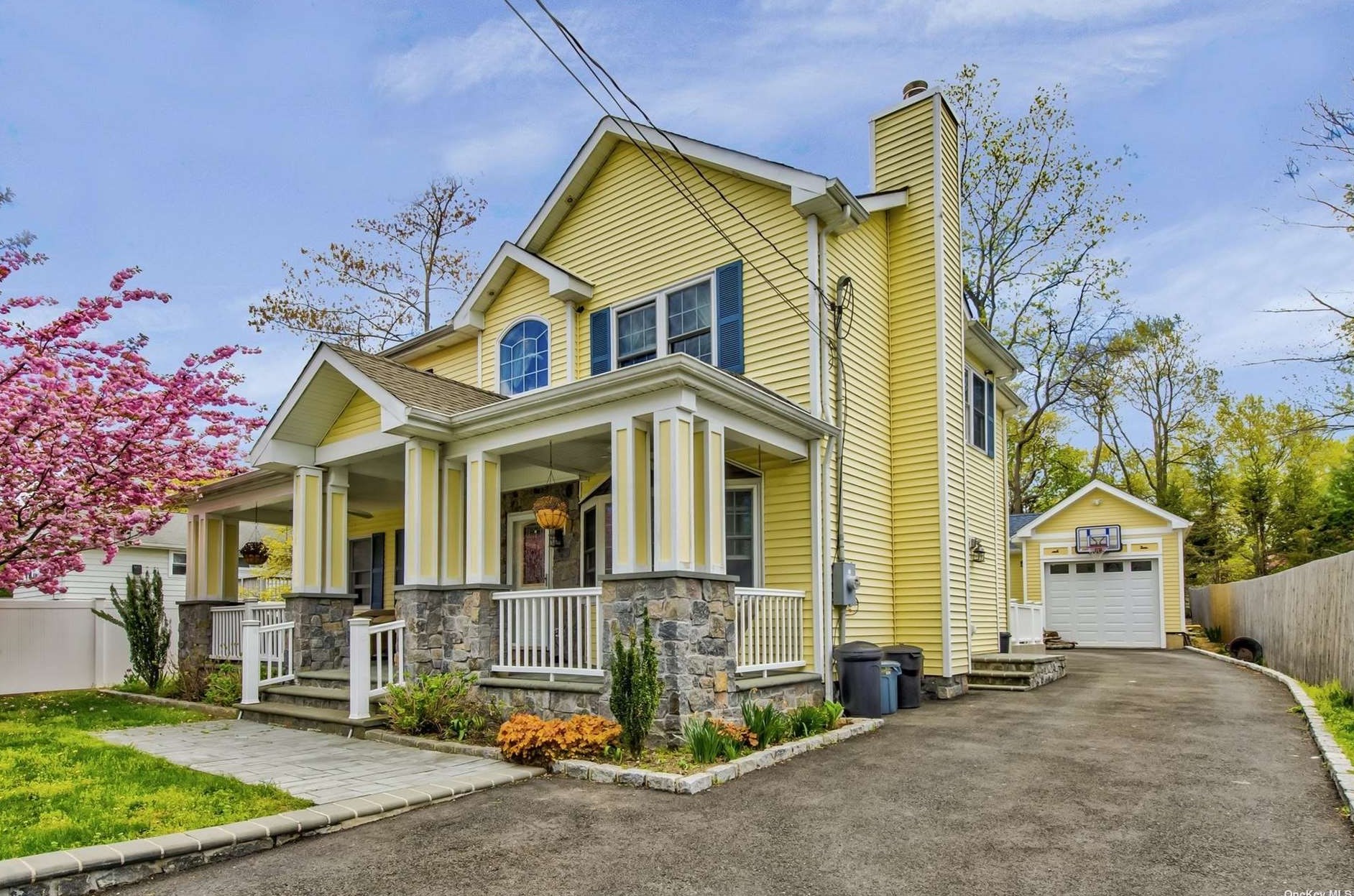 203 Dickinson Ave, Elwood, NY 11731