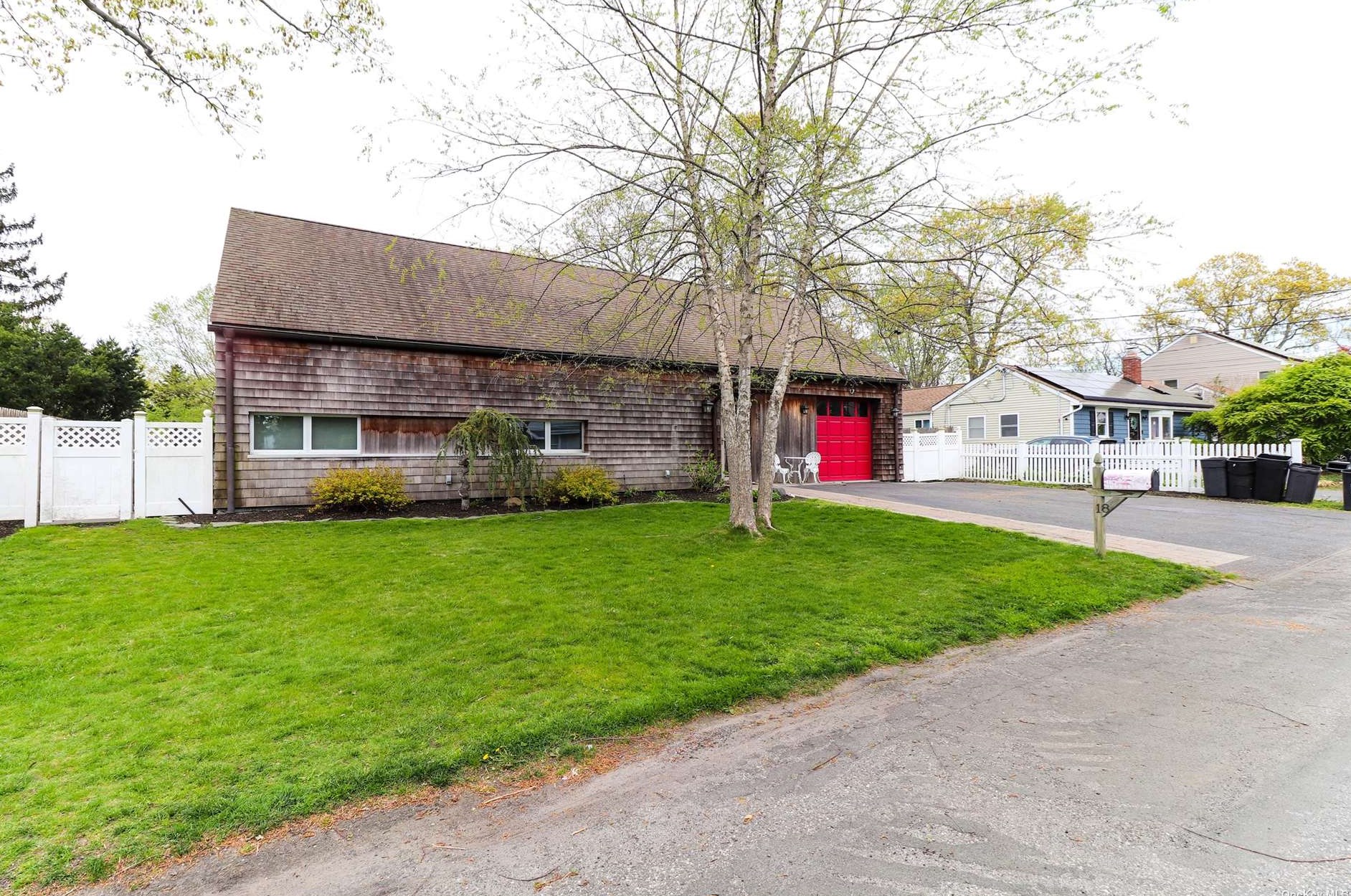 18 Brian Ave, Holtsville, NY 11742