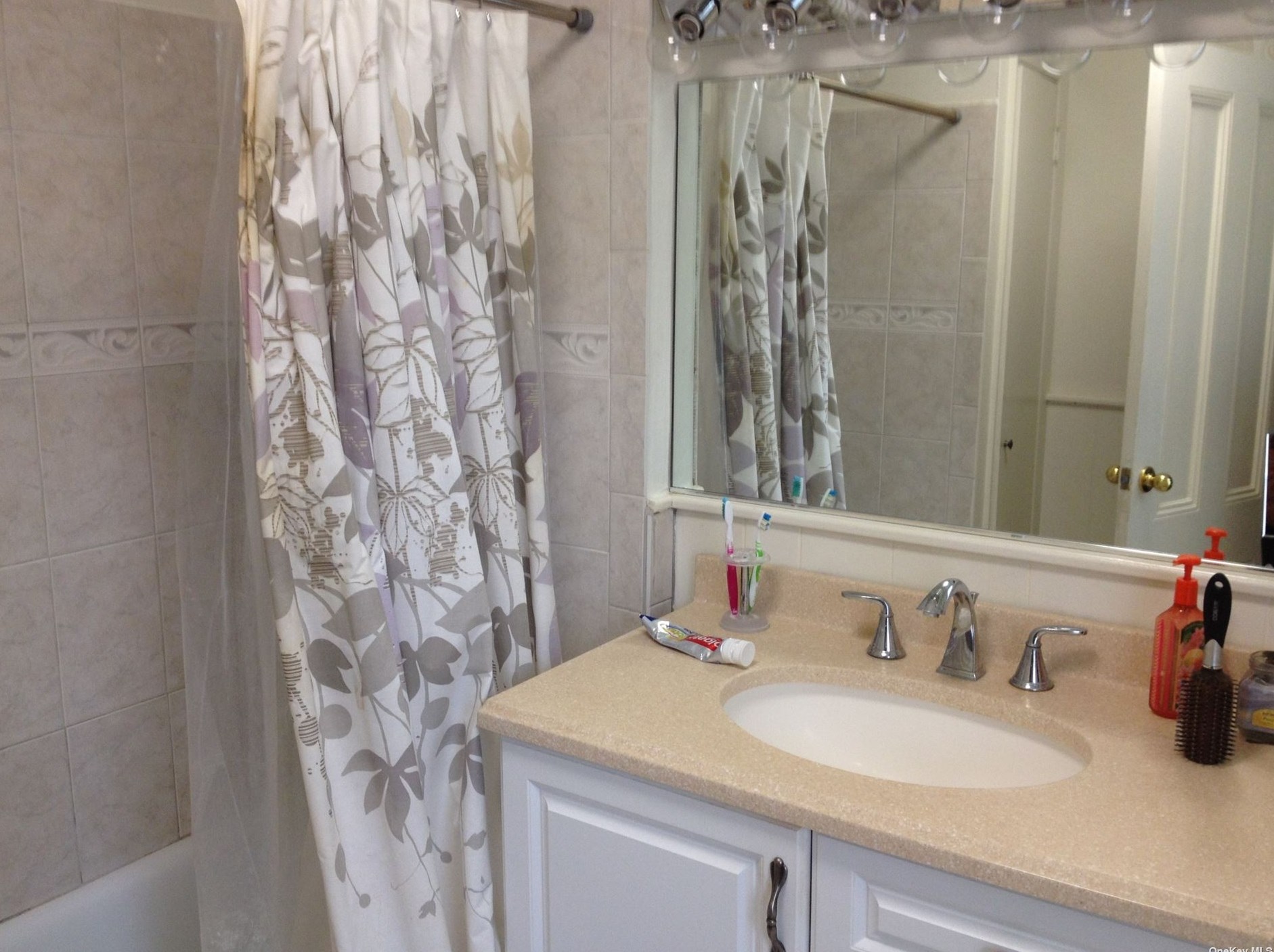 39 Carver St, Hunt NY  11743-3433 exterior