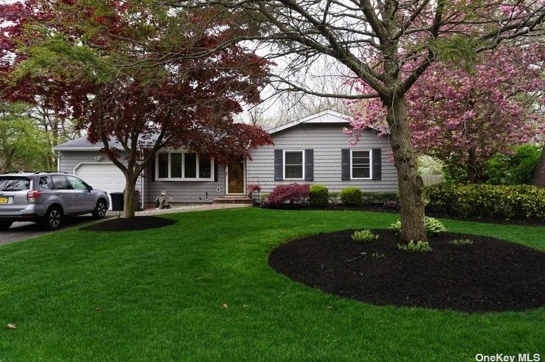 276 Bridgeport Ave, Gordon Heights, NY 11763-4020