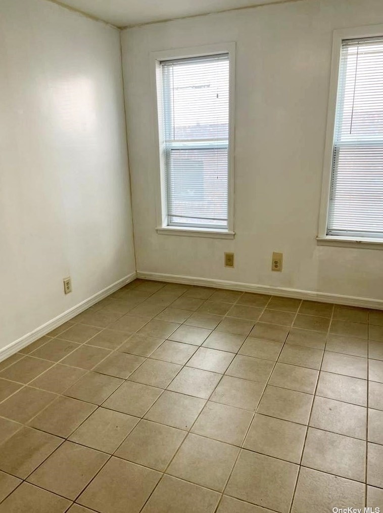 30-38 85th St, Flushing, NY 11370