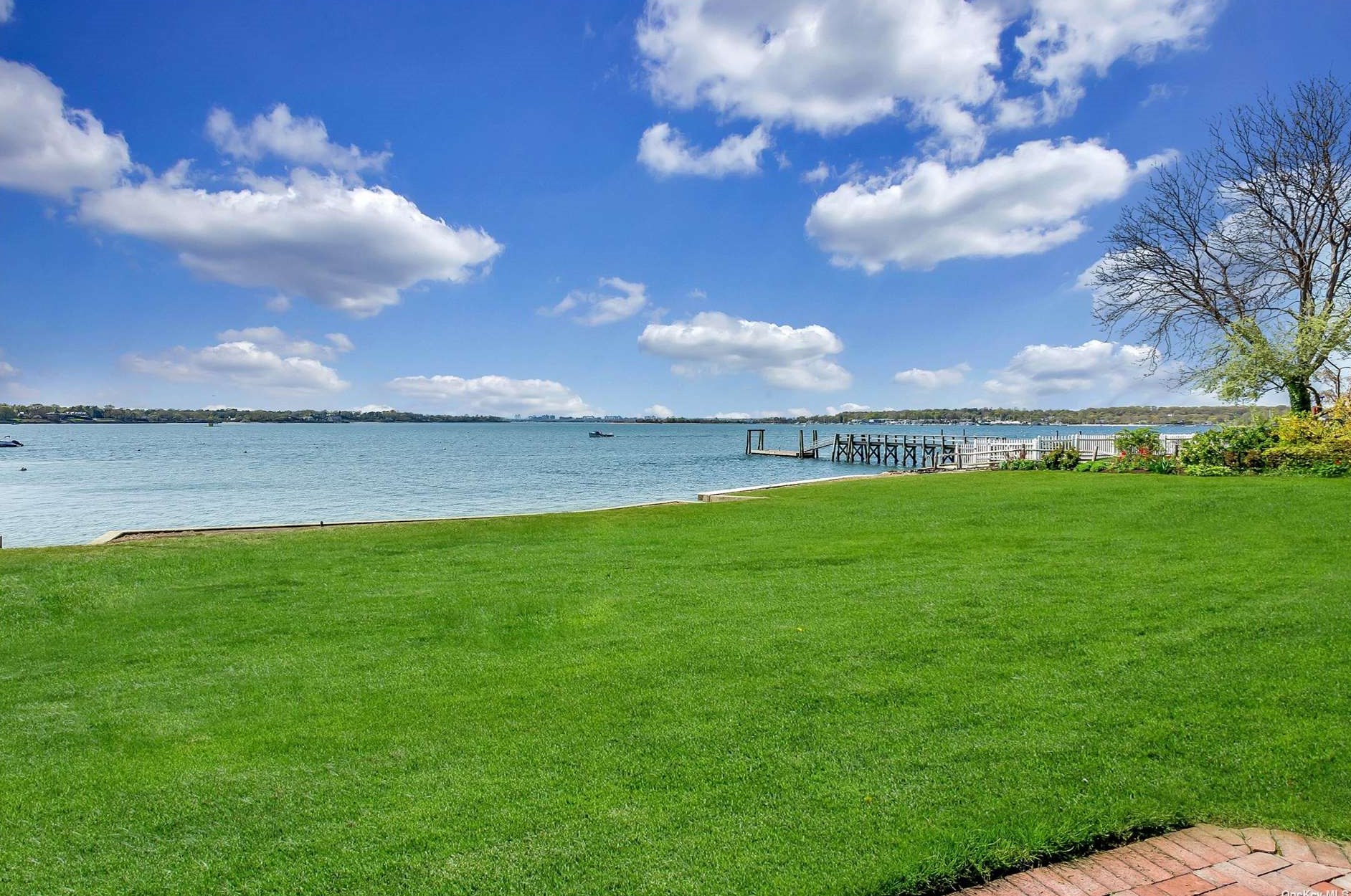 3 Waters Edge, Port Washington, NY 11050-3444