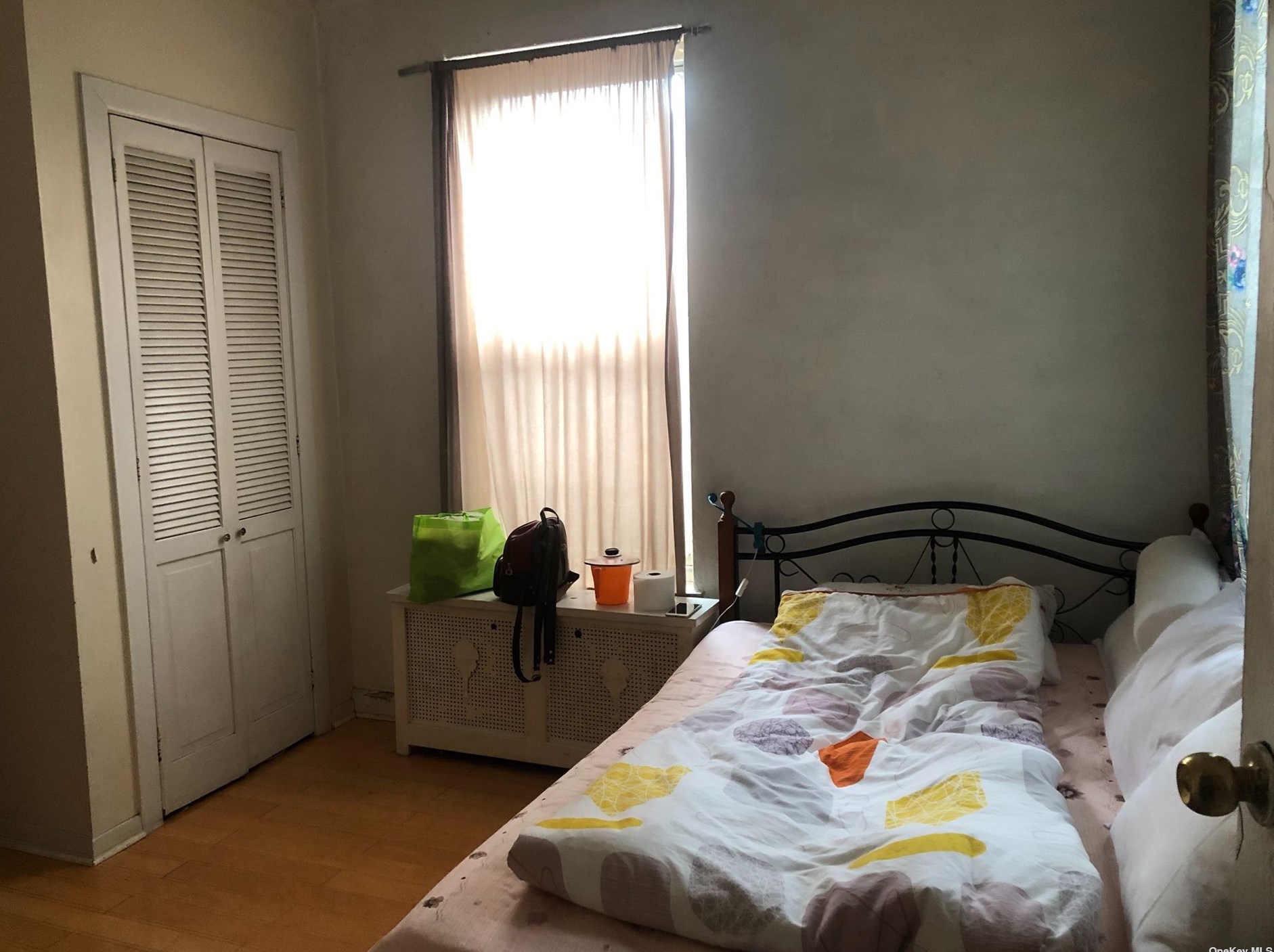 37-11 84th St, Flushing, NY 11372-1604