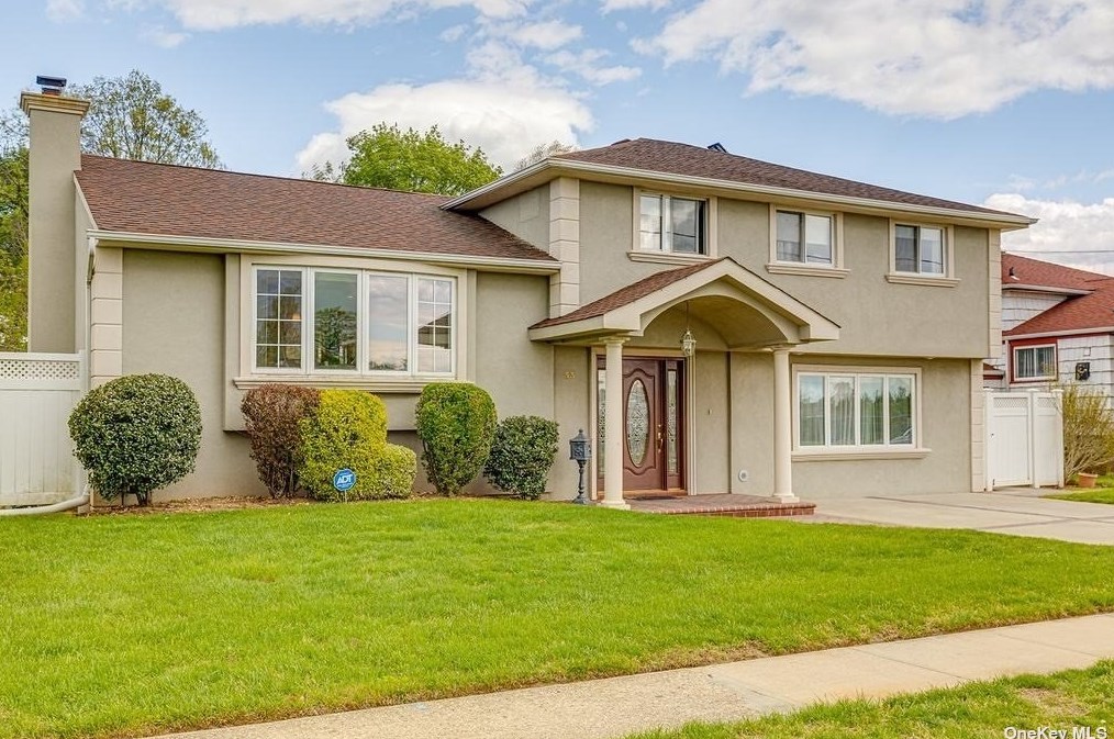 33 Cherry Ln, Hicksville, NY 11801-6233