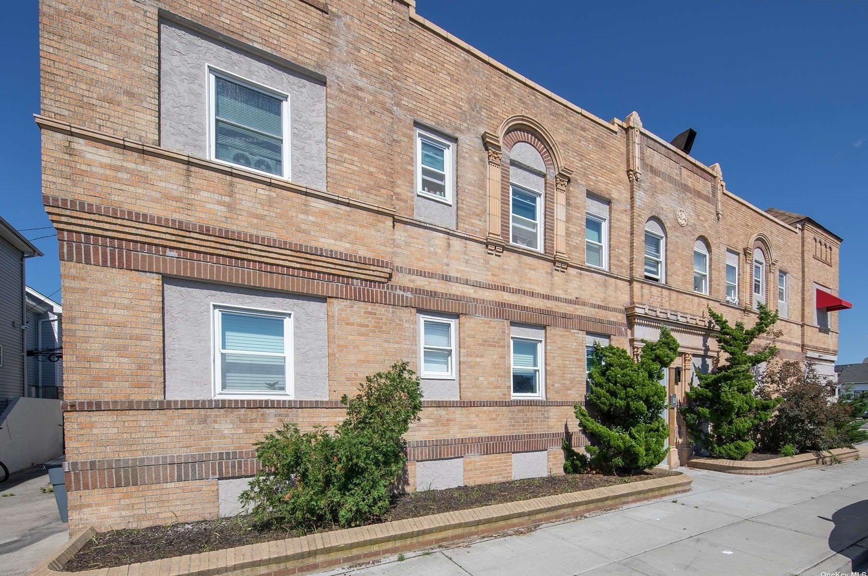 52 Florida St #16, East Atlantic Beach, NY 11561