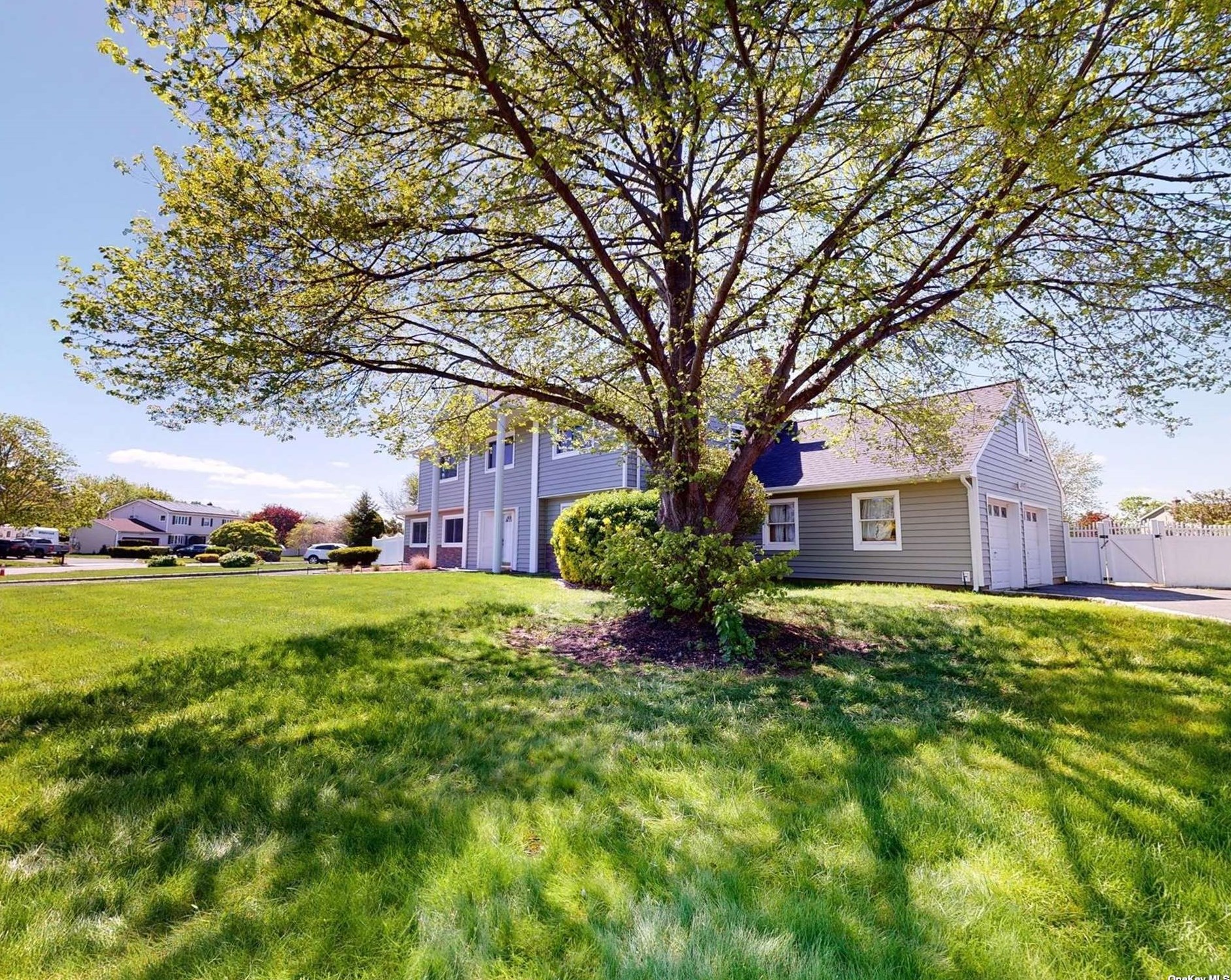 63 Oleeta Rd, Mount Sinai, NY 11766