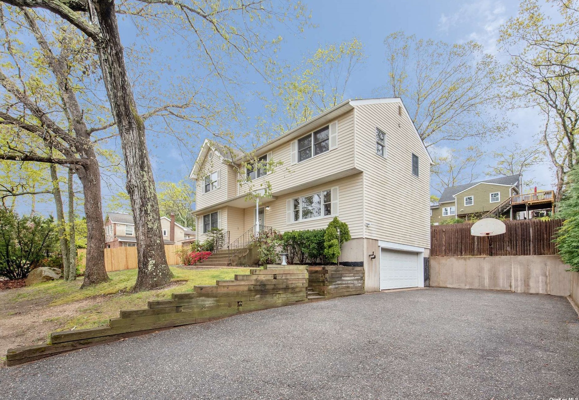 25 Richmond Hill Rd, Scotts Beach, NY 11789