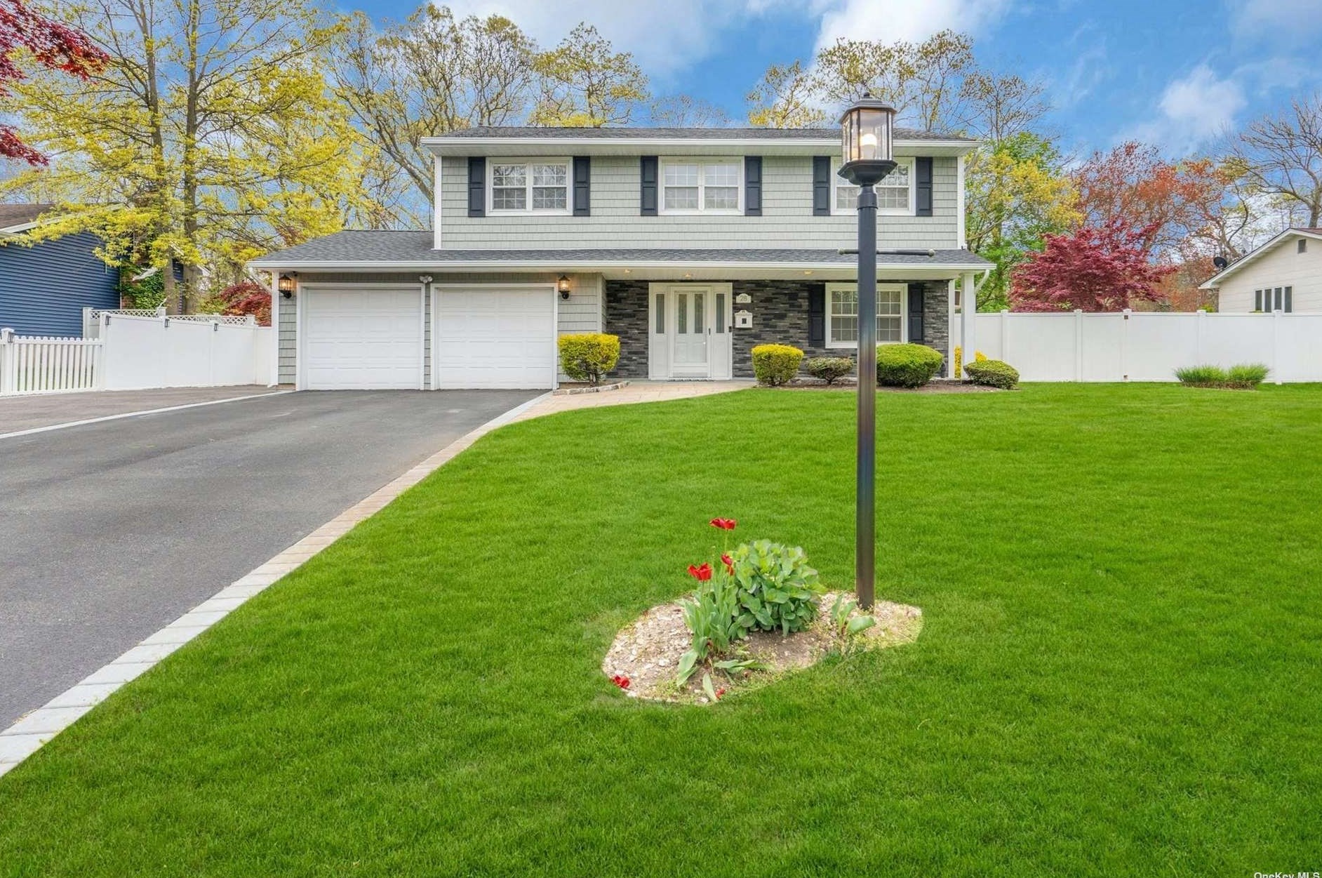 28 Denise Dr, Babylon, NY 11703